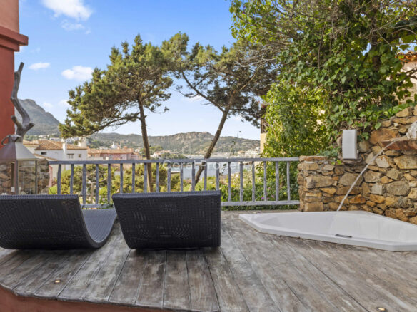 Yacht Terrace
