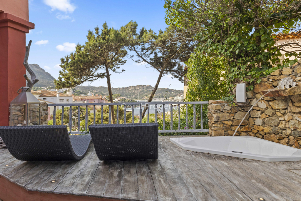 Yacht Terrace